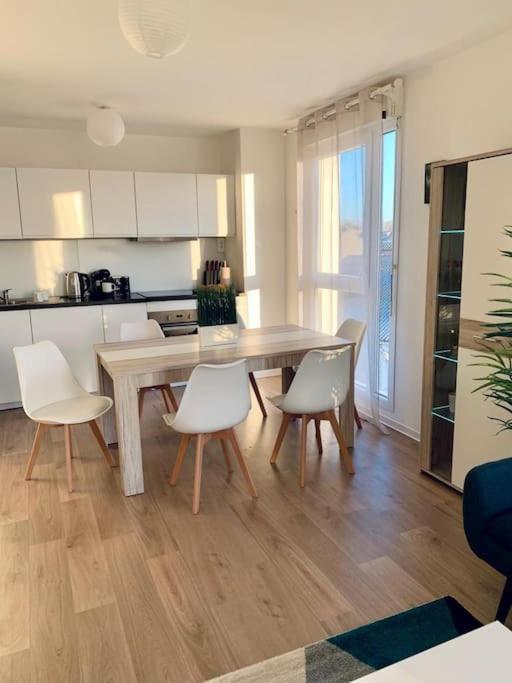 Pourquoi Notre T3 Avec Parking Est Pour Vous ? Apartment Lille Exterior photo